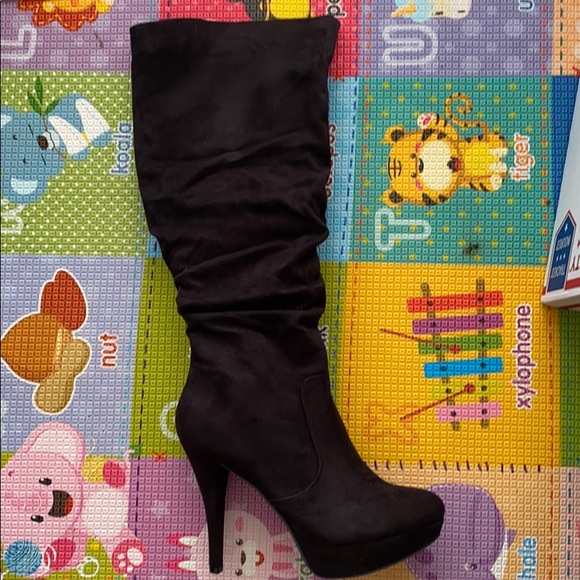 Size 10 Black faux suede slouchy knee high boot - Picture 8 of 8